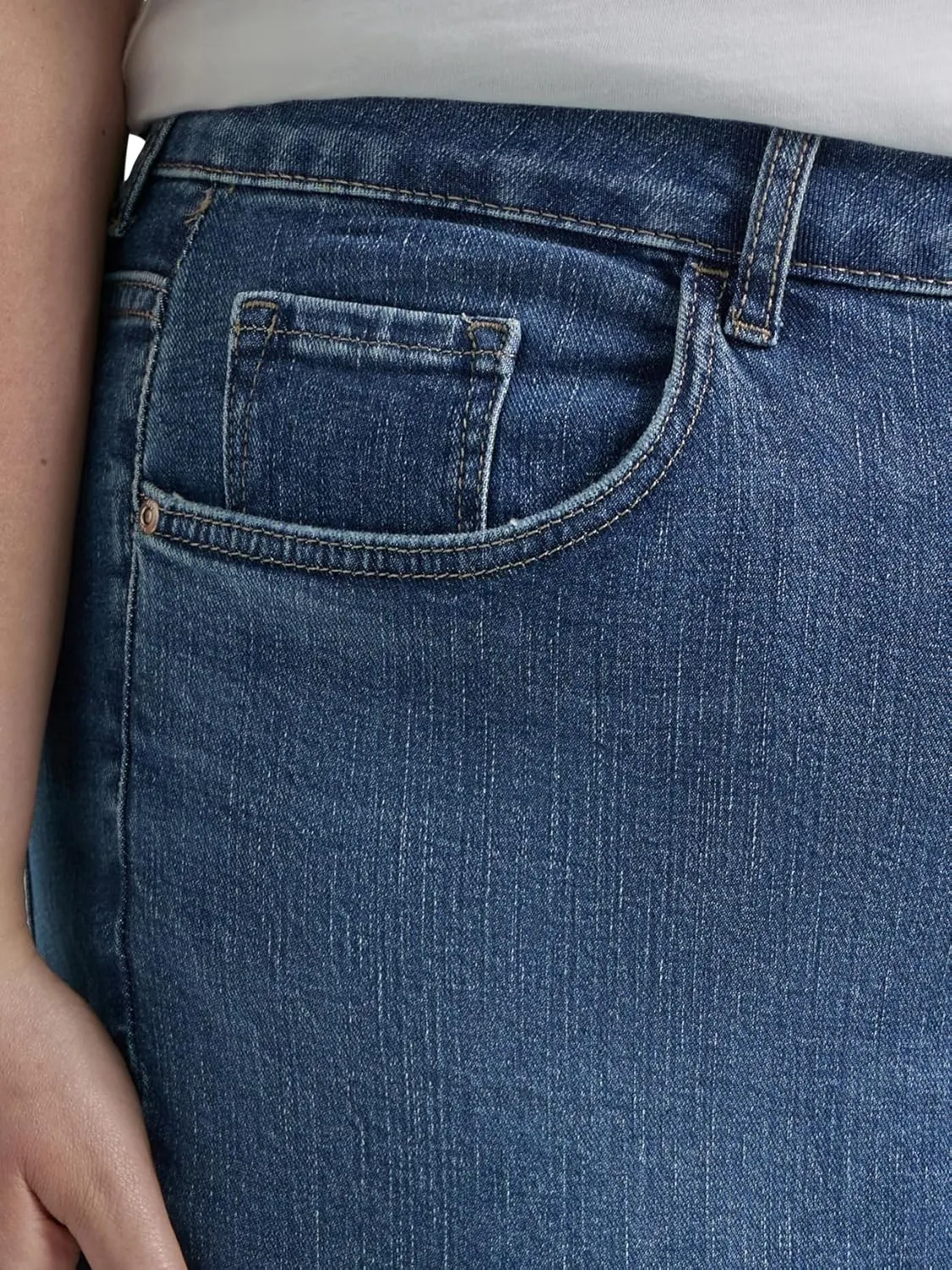 Lee Women's Plus Size Mid Rise Boyfriend Jean